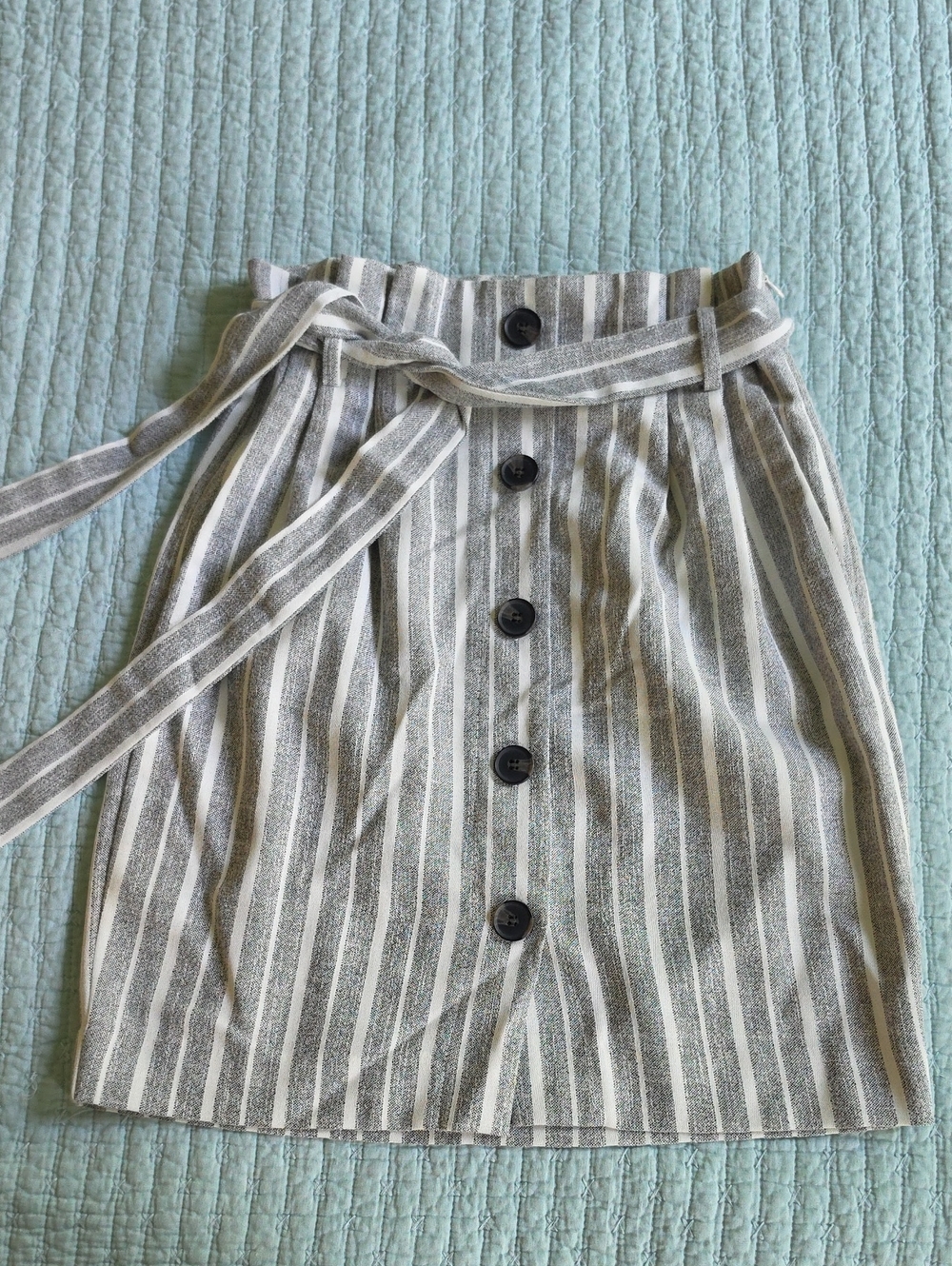 H&M High Waisted Paperbag Button-Down Skirt S